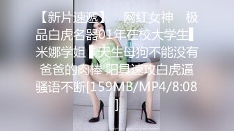 丰乳肥臀新人肉感短发美女小尺度诱惑，撩起内衣露出大白美乳，跳蛋塞内裤震动，掰穴用火腿肠摩擦阴蒂