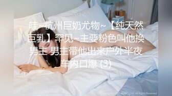 高颜值小美女上厕所被偷拍，戴眼镜的小粉妹，事后要到了妹子的微信，附朋友圈和生活照~