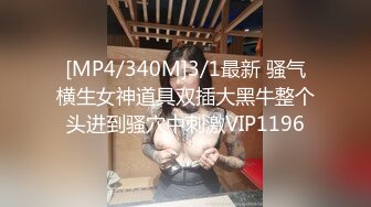 抖音少妇暮色，浓妆约会粉丝，KTV露出开房打炮，正是如狼似虎的年龄，真是个荡妇，刺激！