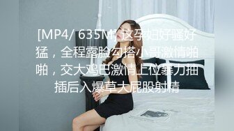 约小师妹酒店开房，打开电视正想看点什么，被小师妹舔的太舒服啦，没心思看！