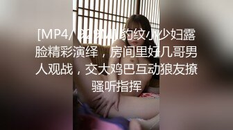 丝袜小女友在上面自嗨。