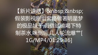 兩個小臊貨比騷,沙發上激情紫薇,壹個瘦子,壹個肥女,把沙發全噴濕了