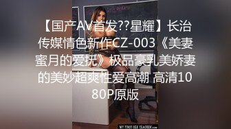 女神级笑起来超甜外围美女，小胖哥很满意，短裙美腿忍不住摸一把，坐在身上揉奶子，服务也很好，吸吮舔屌主动骑乘爆插