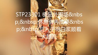 丰乳肥臀大奶妹，超短裙一把抱住揉奶子，镜头前深喉插嘴