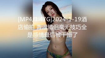 马桶上面装了个探头观察她丰满老婆的下半身，大B和屁眼都很松弛，估计天天都肛交