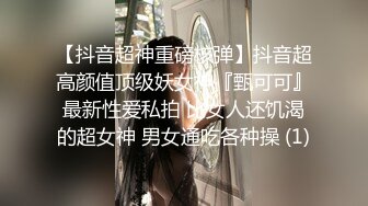 情侶自拍 超可愛的嫩妹對鏡頭傻笑