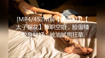 丰满青春妹妹凹凸起伏的诱人肉体趴在床上，极品浑圆翘臀忍不住上手