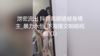 良家小少妇露脸一个人在家陪狼友发骚，丝袜高跟诱惑尿尿给你看，道具玩弄骚穴和阴蒂，浪叫呻吟自己抠真骚啊