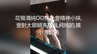 偷偷拍，小女友洗澡：啊啊啊！我要报警了，你准备死了。哈哈哈情侣打闹，不过身材颜值还蛮好耶！