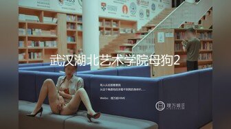 公园简陋女厕偷拍制服美女肥美的鲍鱼