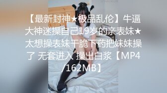 价值千元巨作！商场全景4K镜头偸拍女卫各种大屁股小姐姐方便~好多气质美女应接不暇好过瘾 (6)