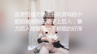 极品柔嫩的小美女【咀迷人】坐在阳台看风景，一边玩弄小粉穴，挤奶还在发育的乳房，清新的娇喘声 不知隔壁能听吗