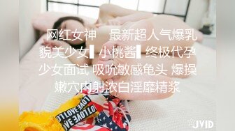 我最喜欢的日韩情侣自拍第85弹 小美女爱吃大屌，坐在地下狂吃男友大鸡巴，吃得津津有味！