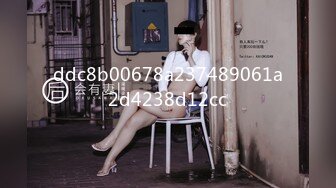 三男两女激情5P玩弄骚嫩的妹子，全程露脸小骚货给大哥