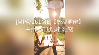 [B2E8] 三男两女居家乱交Party,俩小母狗翘着蜜桃臀等待大J8的进入,场面疯狂,呻吟声不断