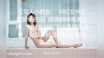 圆润饱满的小少妇在家跟大哥激情啪啪给狼友看，坐在椅子上让大哥抠逼玩喷水，口交大鸡巴床上各种抽插好骚啊