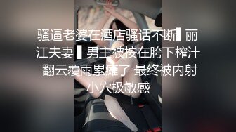 居家网络摄像头被黑偸拍狼尾发纹身潮男脱光沙发上与穿着情趣套装高跟鞋戴着眼镜的老婆肉战各种经典体位激情四射