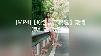 紧张刺激露出挑战✅极品颜值女神各种极限露出，这次太刺激了 人来人往的马路上完成主人任务，穷人的女神富人的精盆