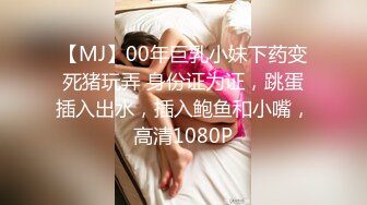 [MP4/ 366M] 牛仔短裤大长腿贫乳美女和炮友居家啪啪，近距离特写口交舔屌，翘起屁股舔逼后入撞击美臀