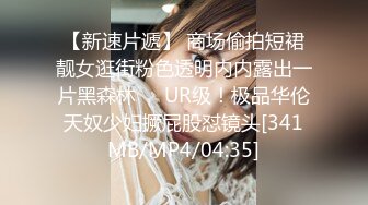 [MP4/ 551M] 激情4P玩弄床上的两位年轻女奴，撅着屁股让两位小哥把跳弹塞进逼里扩阴器玩弄