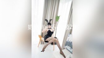 风骚的熟女伺候好几哥大鸡巴，露脸黑丝情趣深喉口交，让两大哥各种抽插爆草，干了骚逼玩菊花前插后入浪叫