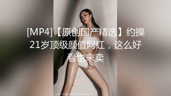 合租房门缝偷窥对门的美女换衣服✿奶子又白又大身材还真不错