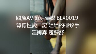 [MP4]白衣黄发苗条妹子，近距离特写掰穴招牌动作倒立口交