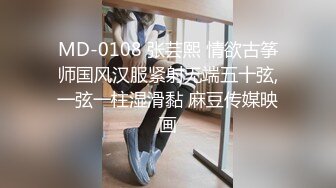 【某某门事件】第305弹 最牛逼的捉奸 奸夫正在床上艹自己的极品老婆，鸡巴都插进去狂艹起来了，啊啊淫叫着