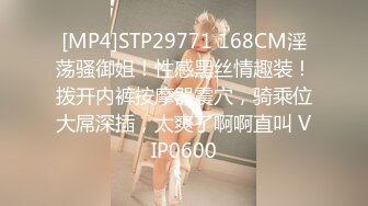 STP22302 完美无毛粉穴三个极品骚女一起秀极其淫荡，翘起屁股美穴双女舔弄，屁股叠罗汉道具假屌一起插，骑脸舔逼69姿势互舔