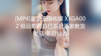 颜值很高的小女人镜头前直播大秀，被狼友调教听指挥脱光衣服揉奶玩逼