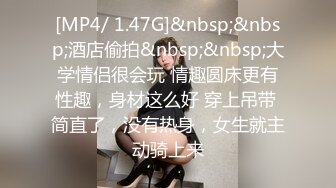 骚女激情4P，一男三女镜头前的淫荡，轮草三女激情抽插，淫声荡语不断