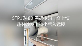 【精品】抖音少妇暮色，浓妆约会粉丝，KTV露出开房打炮，正是如狼似虎的年龄，真是个荡妇 (2)