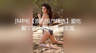 周末带骚货女友去玩点刺激的 找单男去山上打野战 一个操她的嘴 一个操她的B