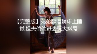 官方售价39元一对好闺蜜一起逛街被一箭双雕抄底黑裙美女穿着紫色花内勒出深深屁股缝