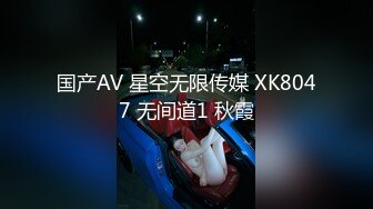 妹子洗手台上放个手机说脱就脱