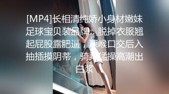 长发飘飘新人大奶美女，妖娆抚媚穿上肉丝，揉捏奶子很柔软，隔着丝袜摸穴，微毛粉穴超肥，扣弄水声哗哗