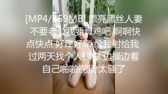 _圣原版！可爱妹子尿尿不擦B 这么热的天不怕把B捂臭了