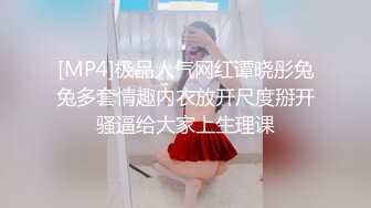 【11月重磅】极品网黄女神，高热度巨乳御姐【翁雨澄(娃娃)】OF福利视图，4P露出调教紫薇，很火爆 (2)