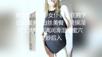 性感漂亮的牛仔短裙美女趴在床上正在玩手机被男友掀开裙子骑在屁股上各种爆插 操的太激烈了