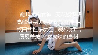 双具玩弄骚穴 淫水流了好多，小小年纪就这么放荡