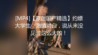 办公楼女厕全景偷拍蓝裙美女的多毛小嫩鲍