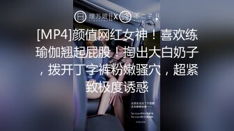 年轻嫩妹露脸带着闺蜜做直播，和男友啪啪，事后一脸享受