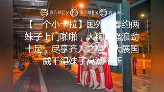 金发女抓着自己男友鸡鸡玩深喉