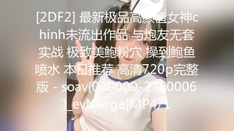 【户外勾搭农民大哥】激情4P啪啪黑丝高跟齐逼短裙拖拉机旁舔鸡巴让大哥后入爆草，进屋开整4P大乱草好刺激