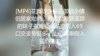 乘妈妈睡着了扒她衣服和内内