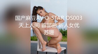 偷拍极品丝袜美女的鲍鱼 为了拍脸跟到了公交车站