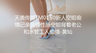 商场女厕偷拍眼镜美女尿尿B还吊着一坨白带